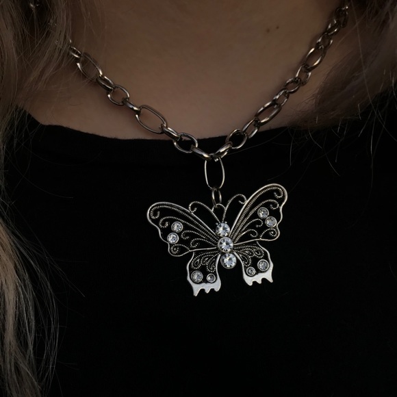 Butterfly necklace ✨ - Picture 3 of 4